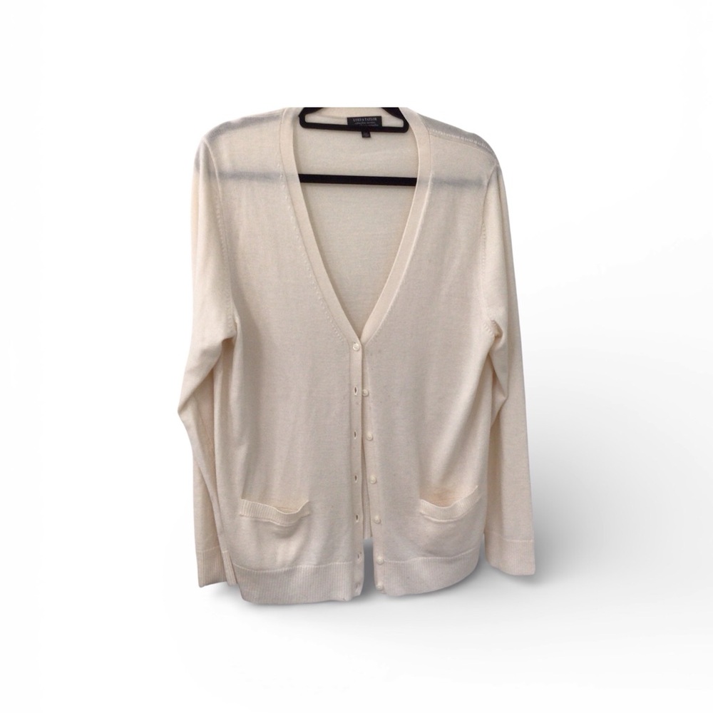 Neiman Marcus Cream 100% Merino Cardigan